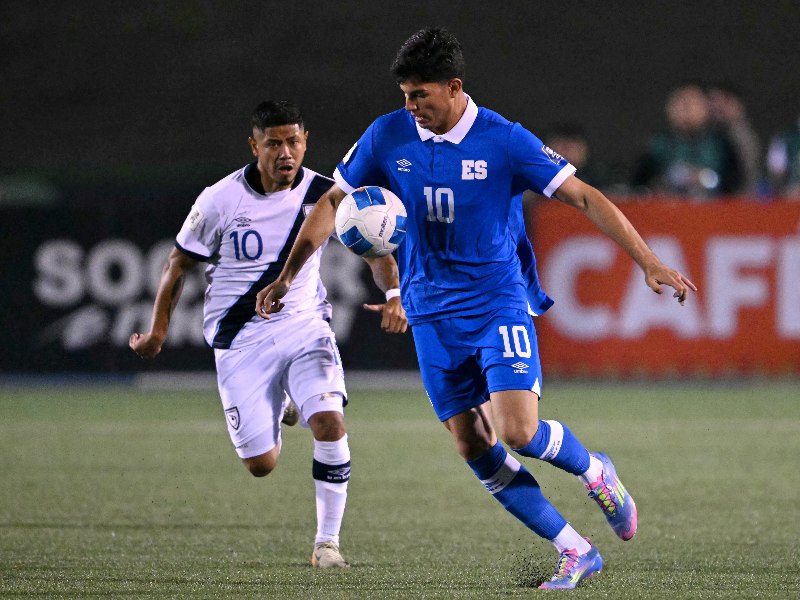 Harold Osorio entró de cambio en el segundo tiempo y fue clave para marcar el gol salvadoreño. / AFP