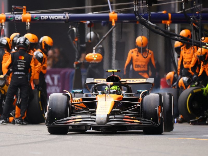 Lando Norris, de McLaren, logró al menos puntuar en el Gran Premio de Baku. Su compañero Piastri abandonó. / AFP