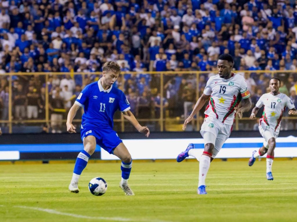 Más de 30,000 aficionados llenaron el Cuscatlán para apoyar a La Selecta en la clasificatoria.