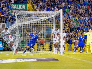 El Salvador pierde ante Surinam 2 a 1
