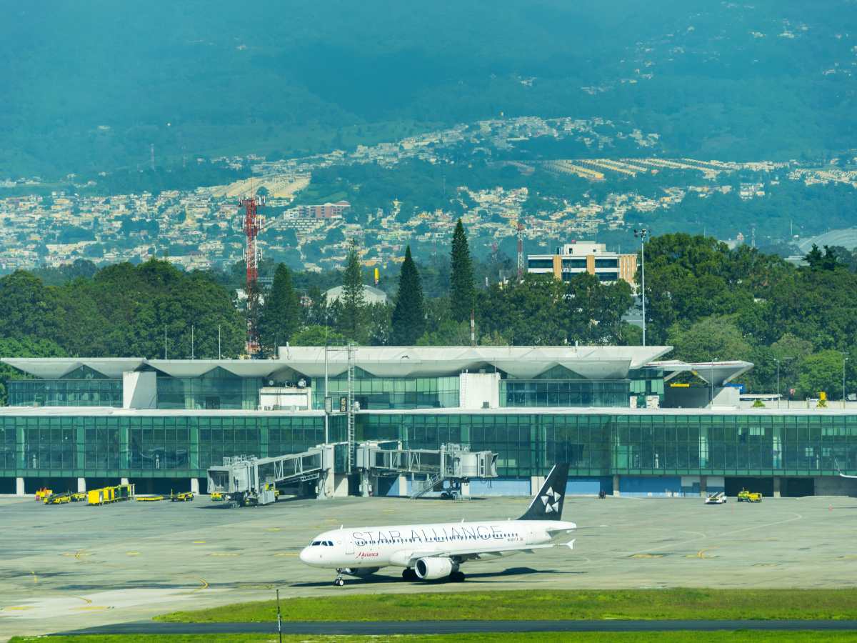 dinero-negocios-aeropuerto-guatemala