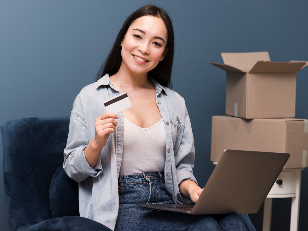 Consumidores salvadoreños aprovechan las ofertas del Cyber Monday para adquirir tecnología y artículos importados a través de plataformas digitales.