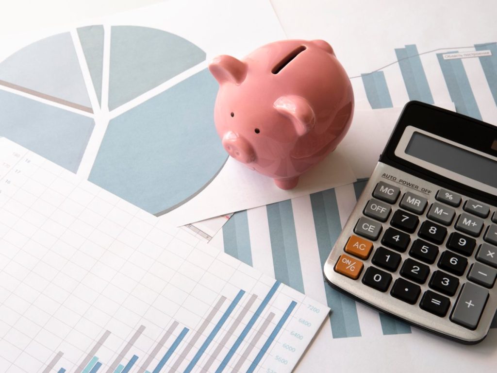 La modernización económica incluye estrategias integradas como digitalización, ahorro, inversión y análisis financiero, pilares del crecimiento sostenible en El Salvador.