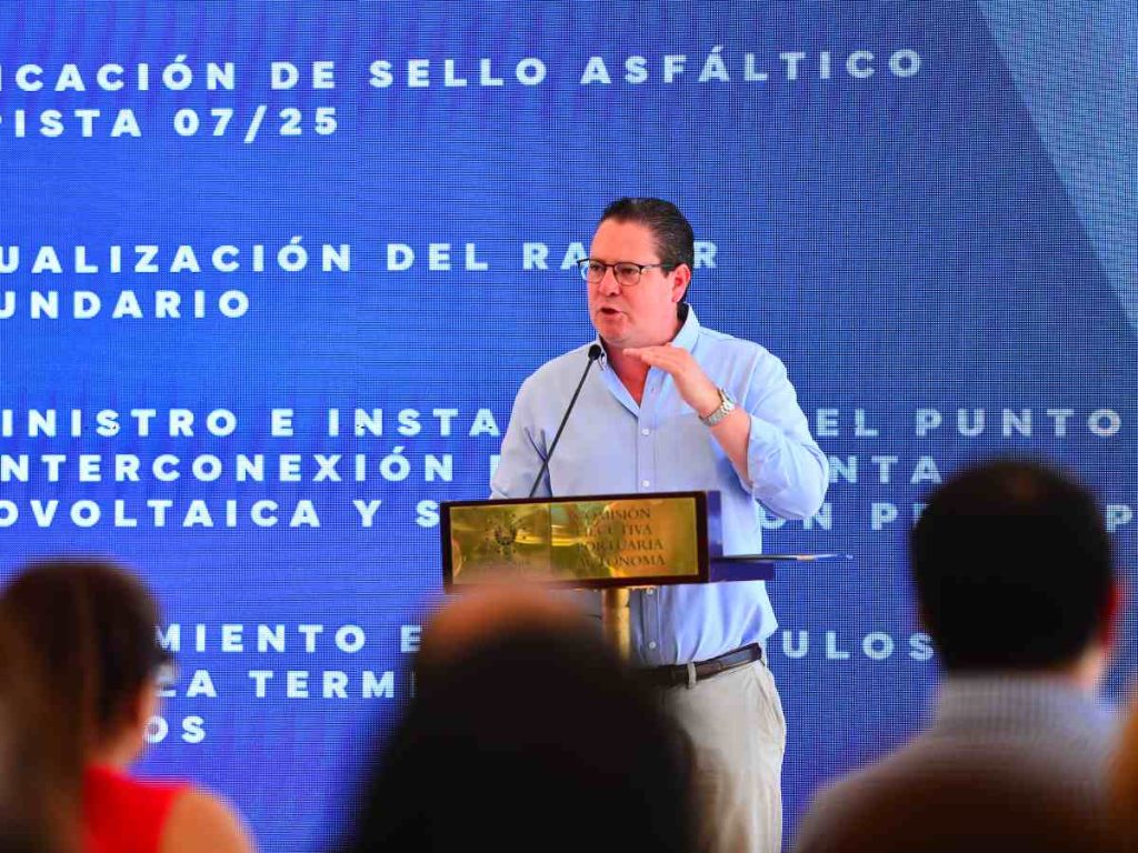 La intervención principal incluye una nueva terminal para bandas de equipaje, migración y aduanas