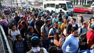 La pirámide poblacional salvadoreña refleja que la mayoría está en edad de trabajar.