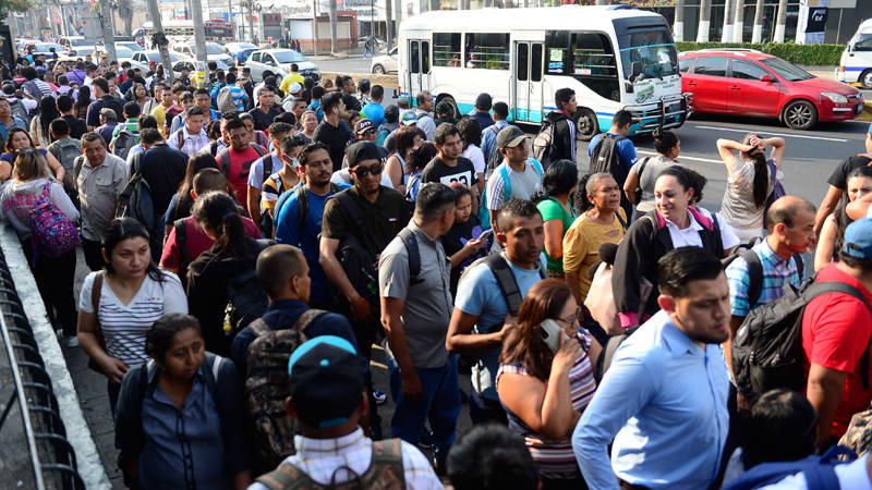La pirámide poblacional salvadoreña refleja que la mayoría está en edad de trabajar.