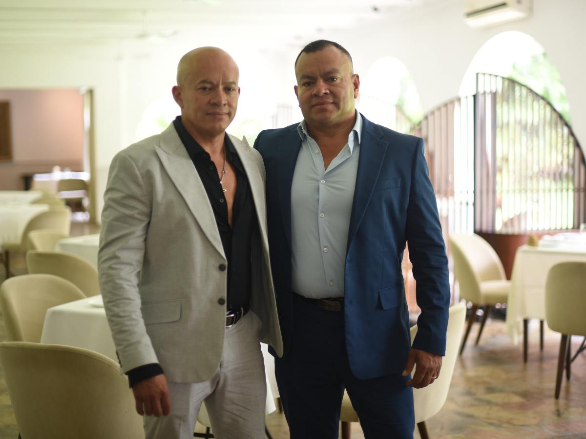 Héctor (izq.) y Nelson Saravia (der.), empresarios salvadoreños en EE. UU., al frente de La Belle Farm y la marca gourmet Bella Bella Gourmet.