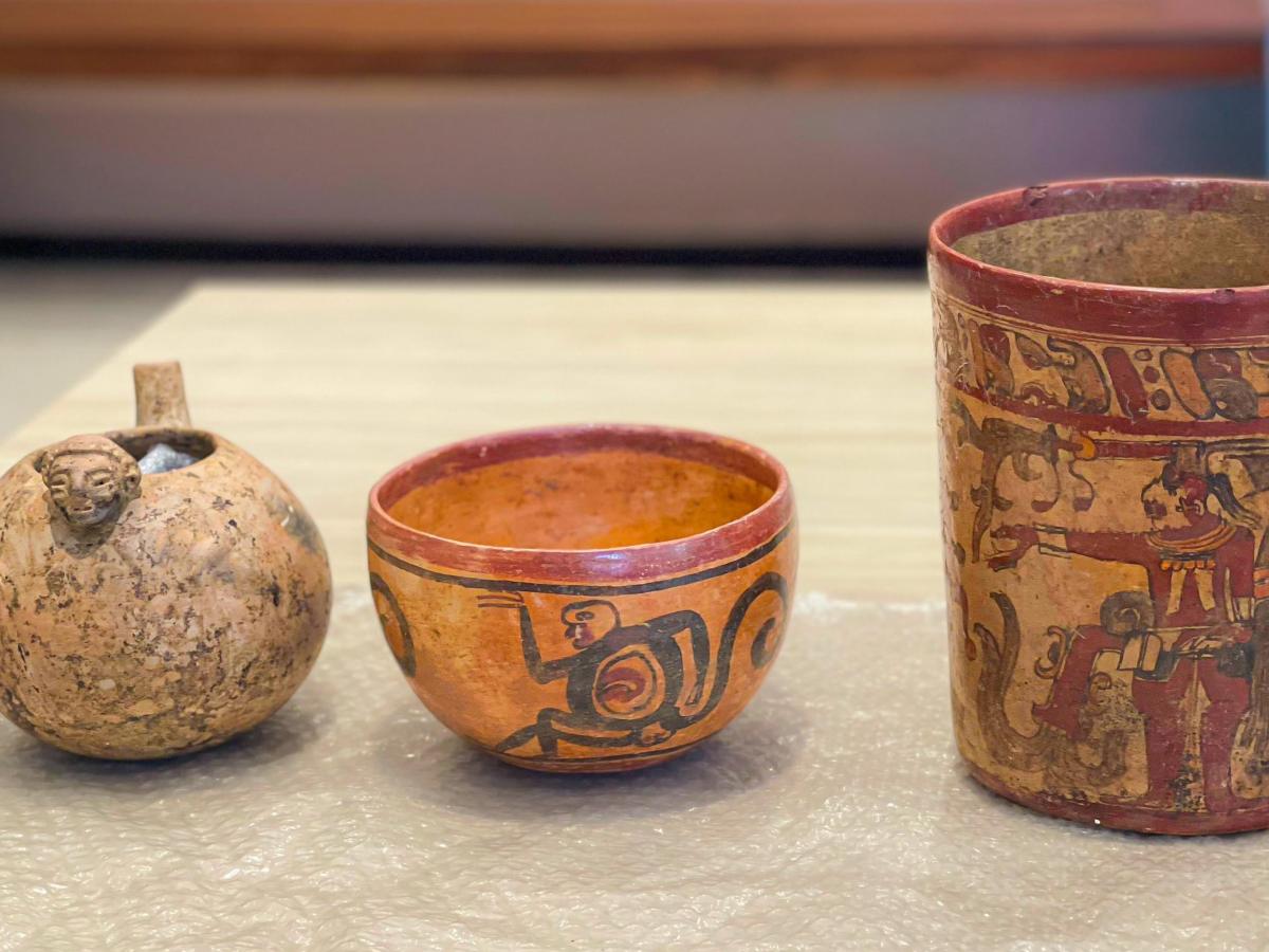 Cerámica Copador con motivos geométricos y zoomorfos, que reflejan la sofisticación de la tradición maya en el occidente de El Salvador.