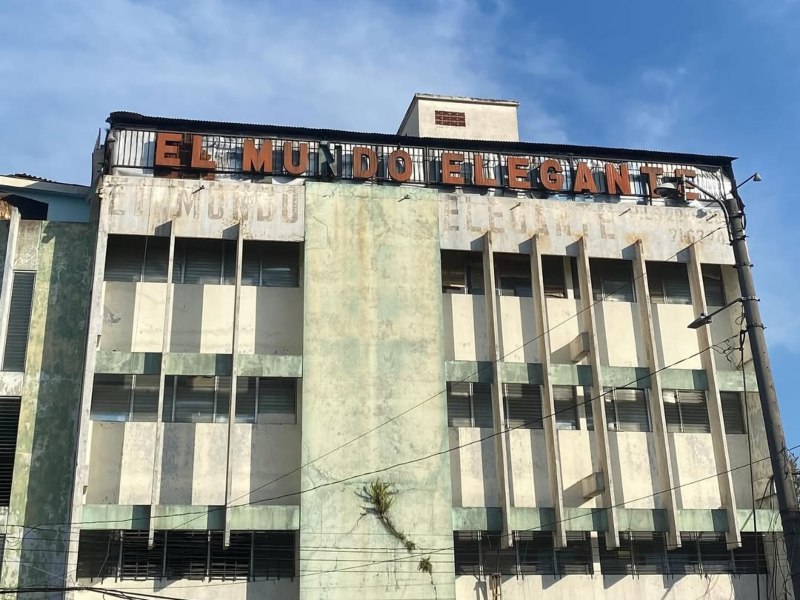 Rótulo de El Mundo Elegante.