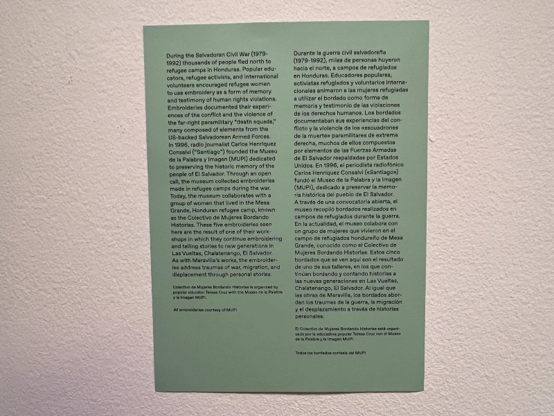 El Museo de la Palabra y la Imagen (MUPI) presenta en California piezas textiles que narran memoria y resistencia de mujeres salvadoreñas.