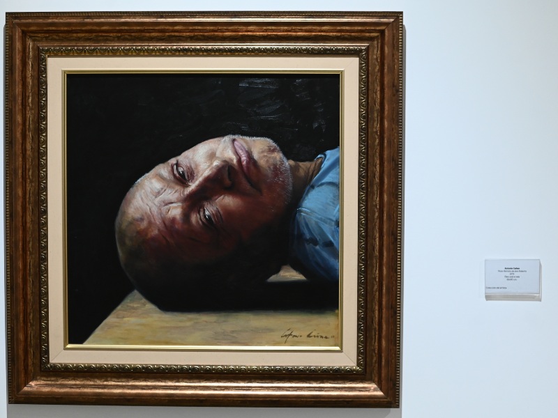 La exposición invita a comprender cómo los acontecimientos históricos se entrelazan con la producción artística nacional.