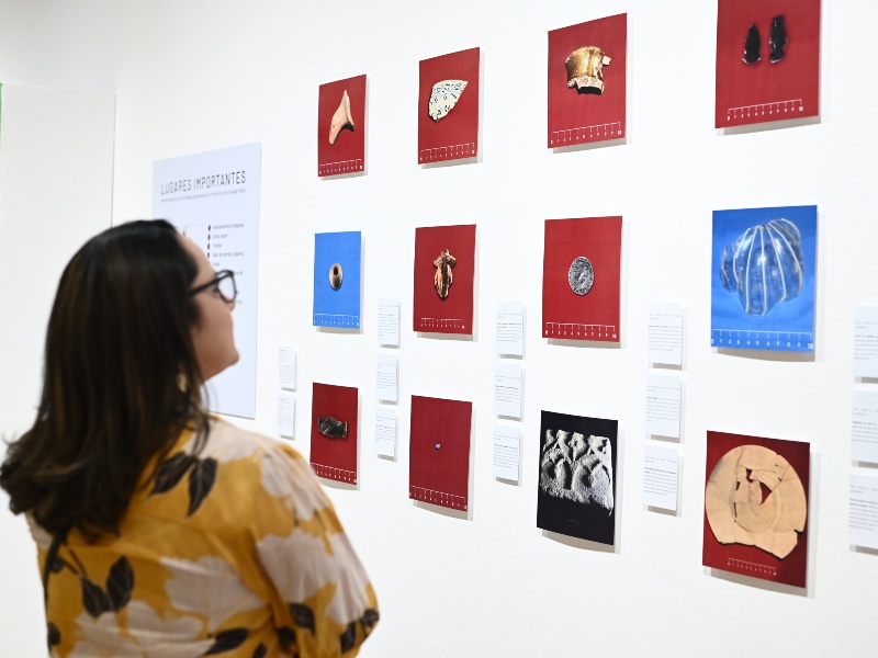 La muestra propone un espacio de encuentro entre pasado y presente en San Salvador.