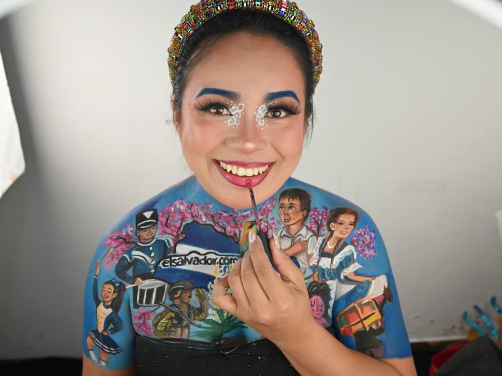 Marcela Peraz y logo de elsalvador.com