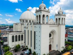 Tres siglos de fe y arquitectura en la Catedral de San Salvador