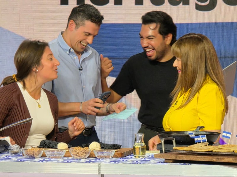 Alicia Maher, orgullosa de sus raíces, promueve la herencia culinaria salvadoreña en Estados Unidos.