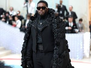 El rapero y productor Sean “Diddy” Combs pidió a un juez federal en Nueva York que anule los veredictos que lo declararon culpable de transportar personas para prostitución bajo la Ley Mann, lo que podría costarle hasta 20 años de prisión. Foto: archivo.