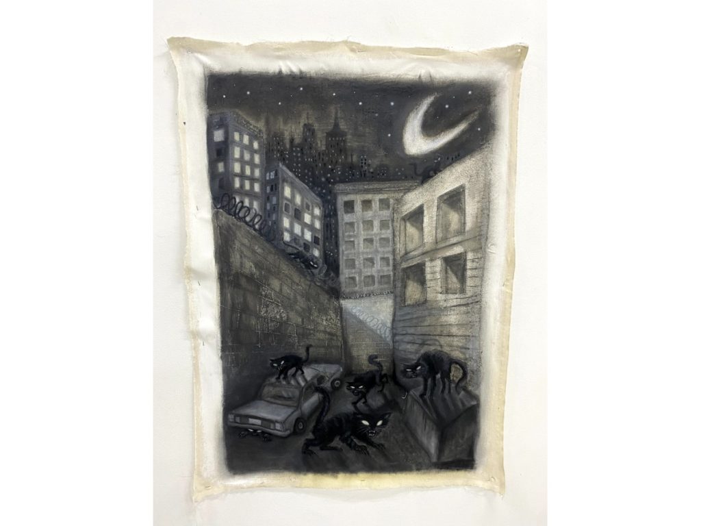 Granadino convierte lo incómodo en lenguaje visual: rejas oxidadas, muros con botellas quebradas como testigos de nuestra realidad. Cortesía/ Gabriel Granadino