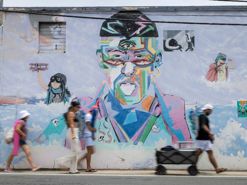 Mural del artista boricua Bad Bunny, en Vega Baja, la zona donde se crió en Puerto Rico. Fue elaborado por esa municipalidad. El cantante se ha convertido en un ícono cultural y de resistencia en su país. / AFP