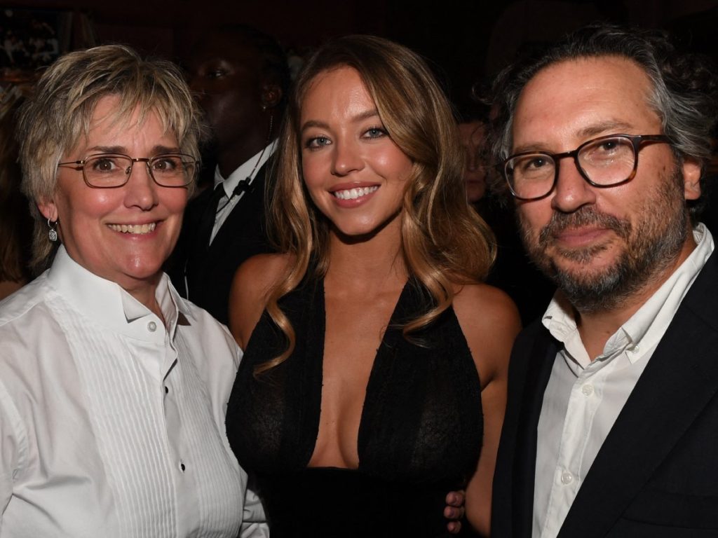 Christy Martin, Sydney Sweeney y Teddy Schwarzman asisten a la fiesta de estreno de Christy, organizada por World Class Canada y Audi en Vinny, durante el Festival Internacional de Cine de Toronto, el 5 de septiembre de 2025, en Toronto, Canadá. Foto/ AFP