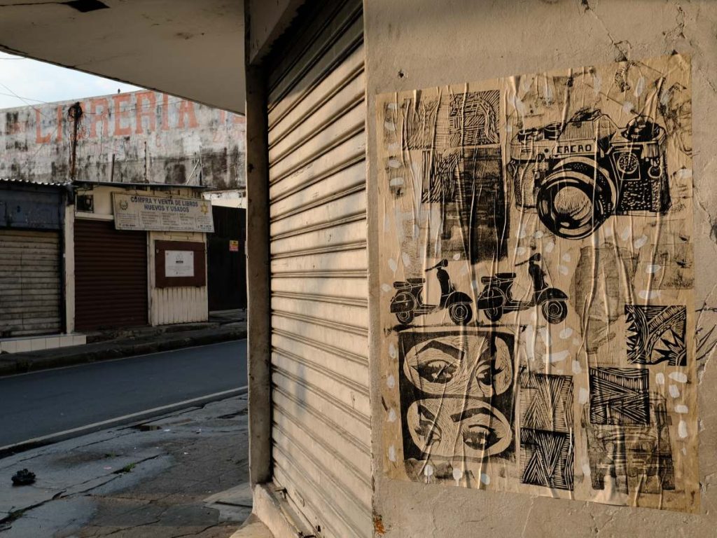 En los años anteriores, y aún en la actualidad, en el Centro Histórico de San Salvador se puede observar las intervenciones artísticas cargadas de sincretismo cultural de Spartacous Cacao.