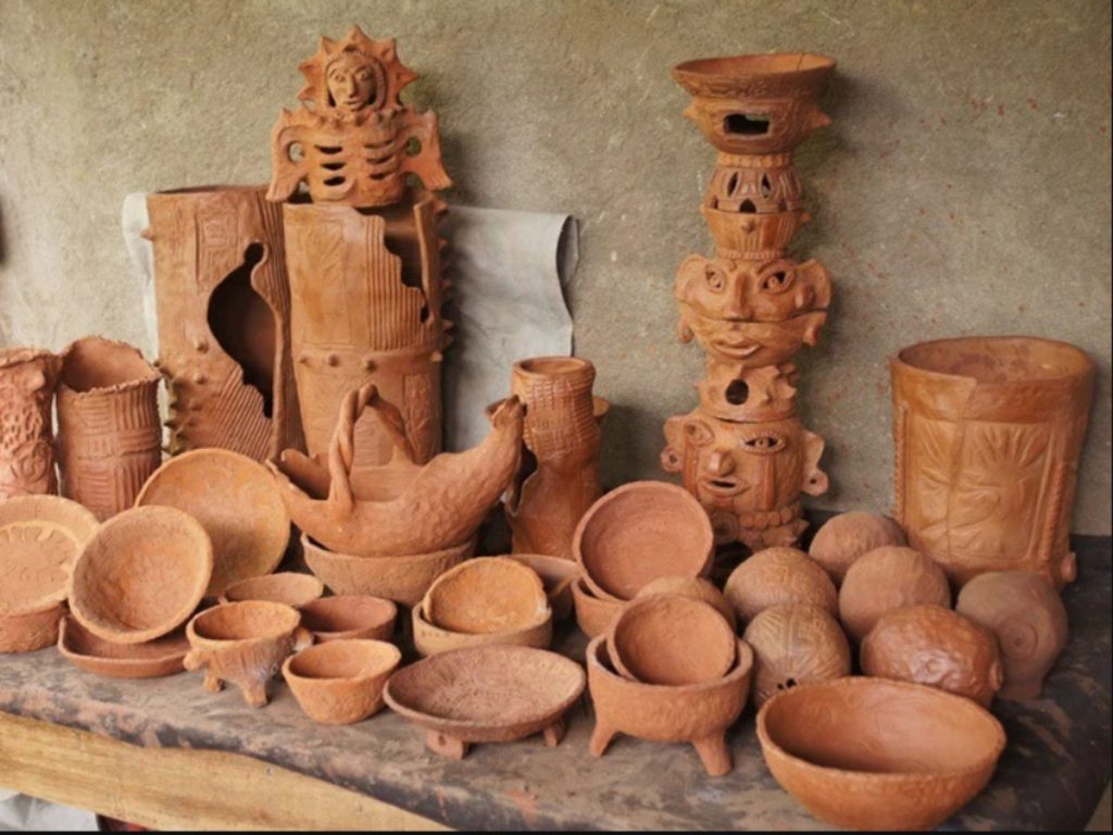 Piezas elaboradas en barro con influencia precolombina, creadas en 2016.