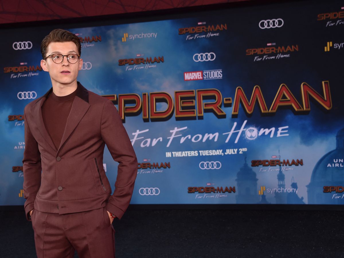 El actor británico Tom Holland evoluciona favorablemente tras su accidente en el set de Spider-Man: Brand New Day, sin riesgo de retrasos en el rodaje.