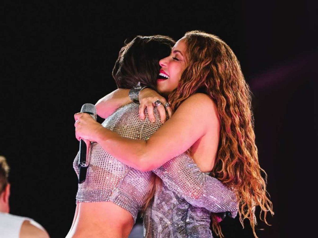 Belinda y Shakira en concierto de México