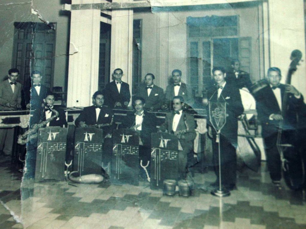 Inicios de Los Hermanos Flores