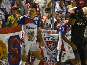 Firpo derrota al Águila con un gol de Styven Vásquez y sigue firme en el Apertura 2025
