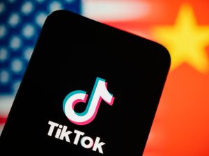 Trump adelanta acuerdo con China sobre TikTok: "los jóvenes estarán encantados"