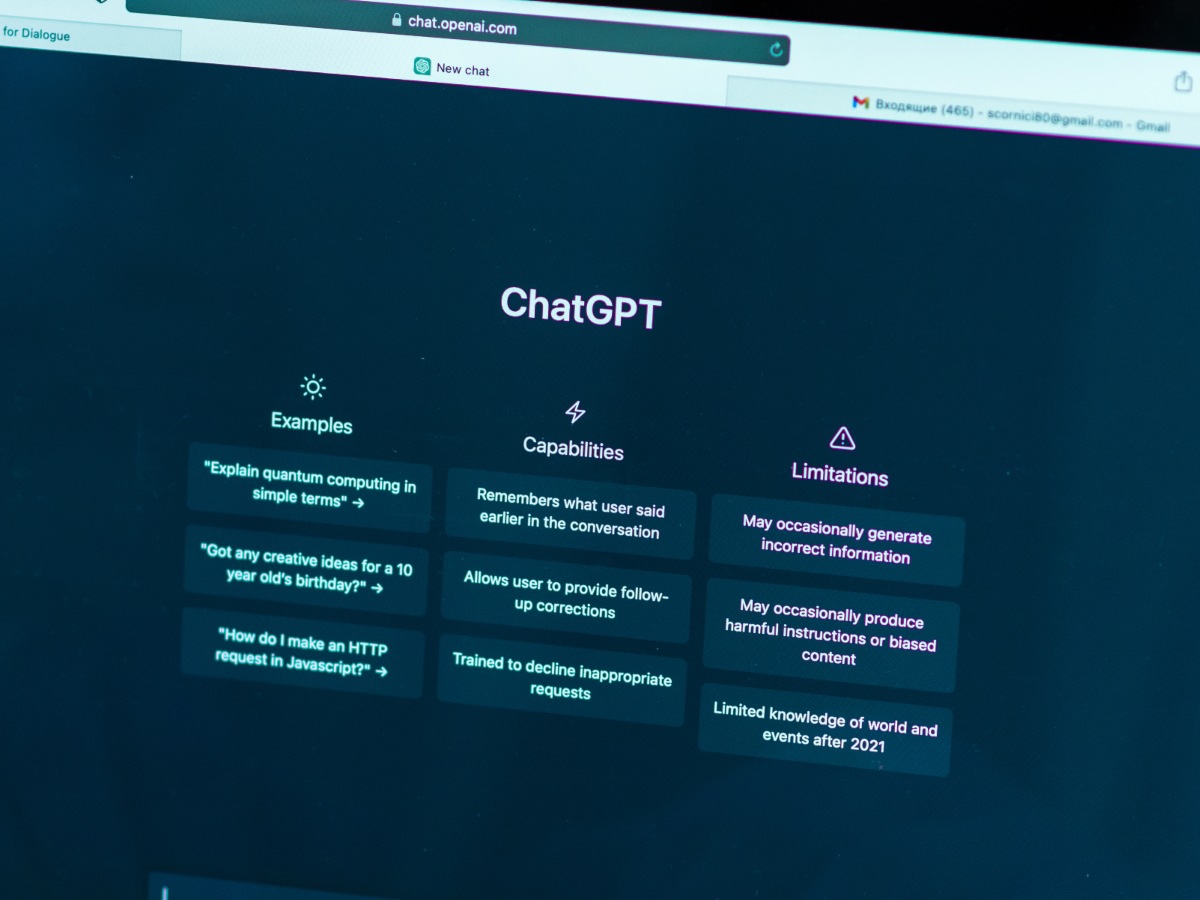 La sociedad alemana GEMA acusa a ChatGPT de reproducir letras de canciones sin licencia en su sistema de inteligencia artificial. Foto/ Freepik