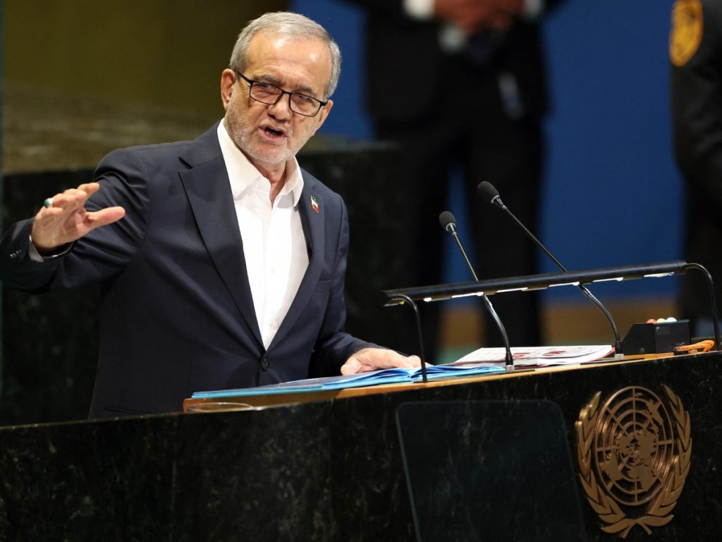 El presidente de Irán, Masud Pezeshkian, habla durante el Debate General de la Asamblea General de las Naciones Unidas en la sede de la ONU en Nueva York, el 24 de septiembre de 2025. Foto/AFP
