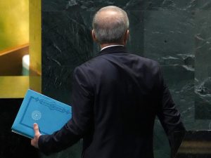 El presidente de Irán, Masud Pezeshkian, habla durante el Debate General de la Asamblea General de las Naciones Unidas en la sede de la ONU en Nueva York, el 24 de septiembre de 2025.