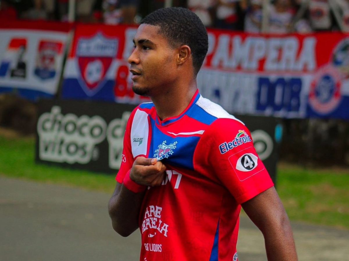 Joshua Gallardo, de Firpo, celebra su gol ante el Zacatecoluca. Foto X Firpo