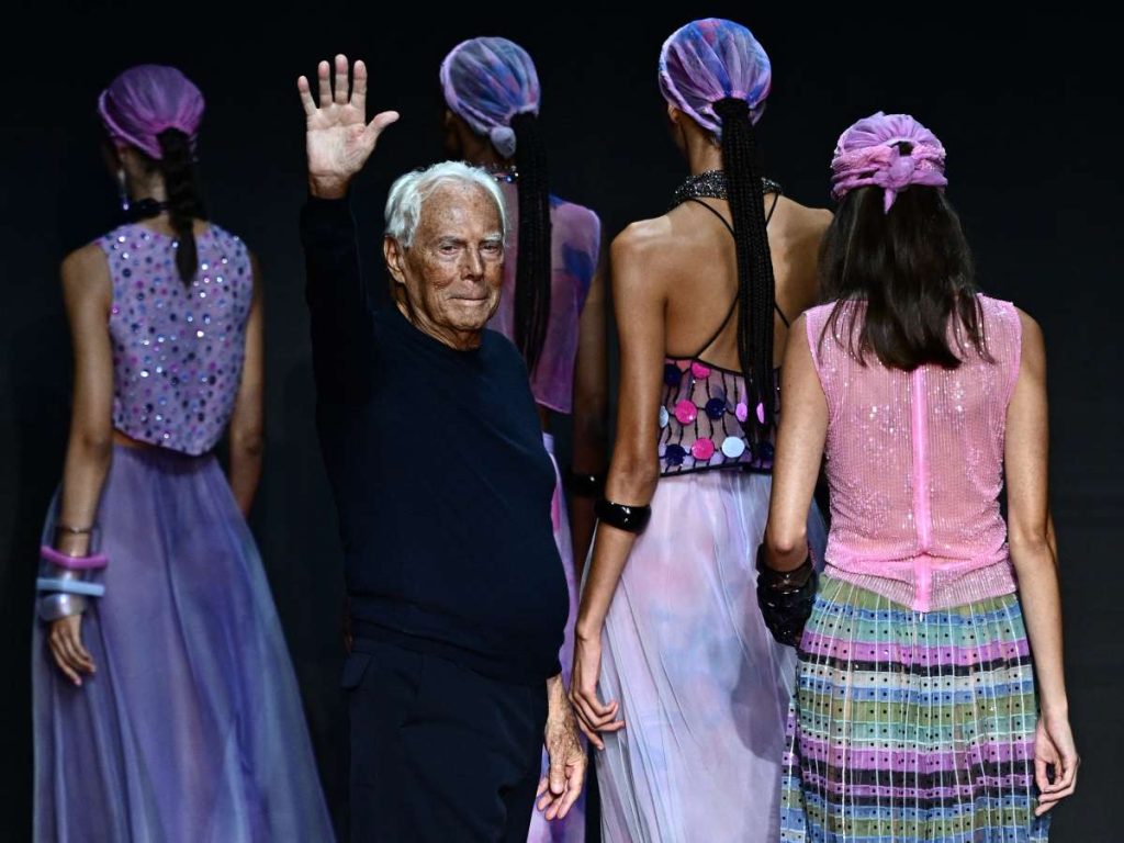 Armani también fue pionero en establecer vínculos entre la moda y el cine de Hollywood