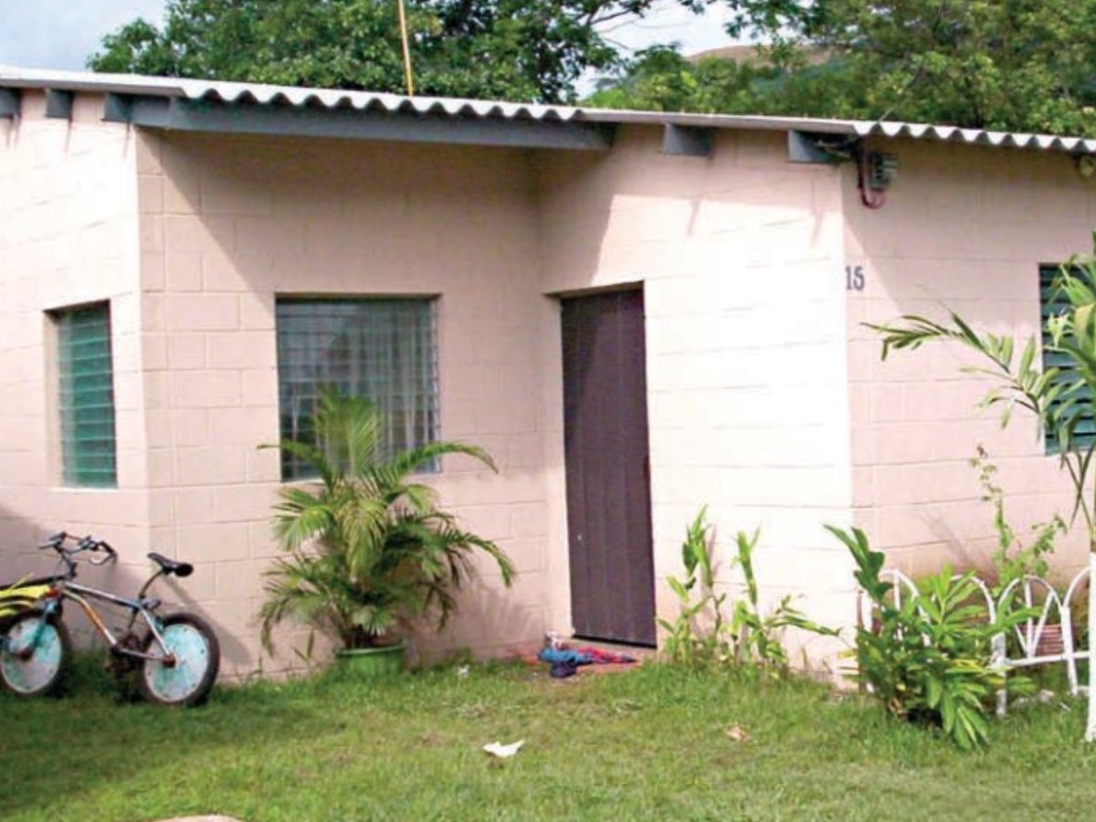 El FSV financia viviendas en zonas urbanas y rurales, ampliando la cobertura habitacional en todo el territorio salvadoreño.
