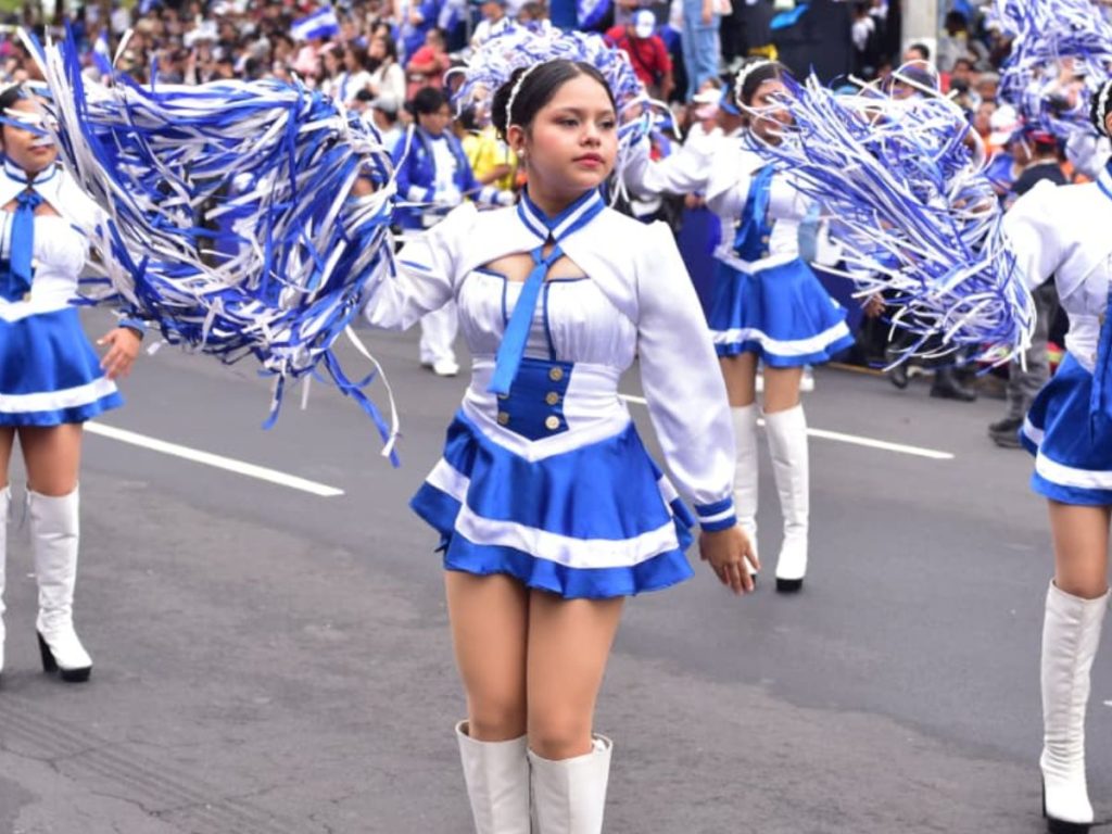 Cada año las cachiporras son las encargadas de dar alegría al desfile con las coreografías que ensayan por meses. Fotografía/ Emerson Del CID