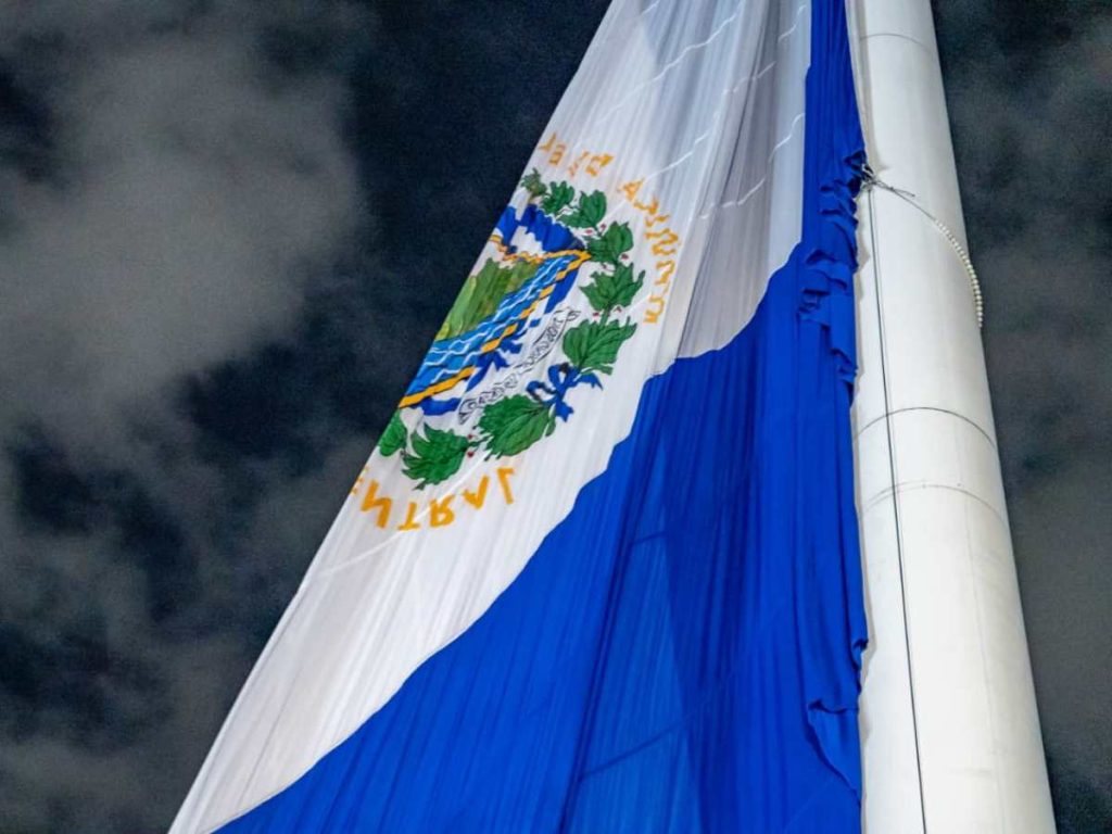 Bandera en la Plaza Masferrer