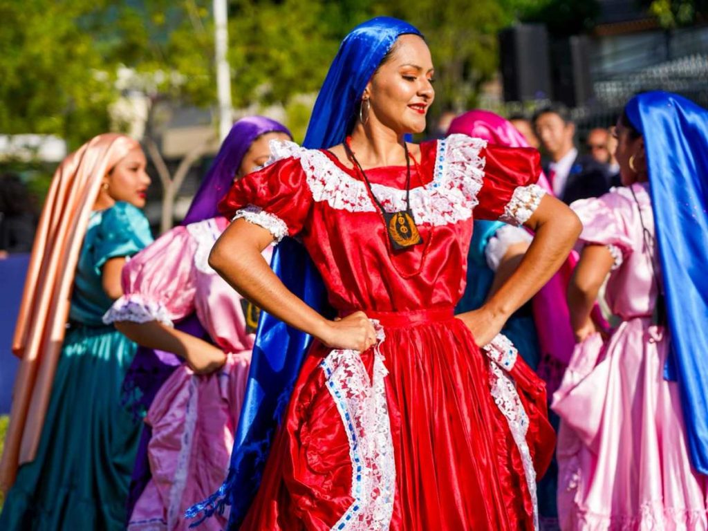 Grupo de danza folclórica de Casa Maya 