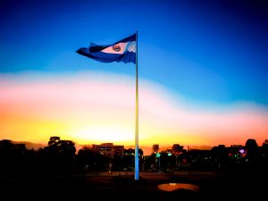 Bandera en la Plaza Masferrer