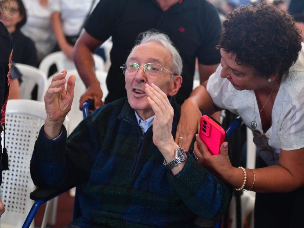 Jon Sobrino, teólogo jesuita y compañero de Tojeira, asistió a la vela el 11 de septiembre. Fotografía/ elsalvador.com