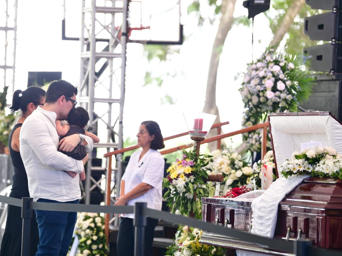 nacional-velorio-padre-jose-maria-tojeira-uca-5 (2)