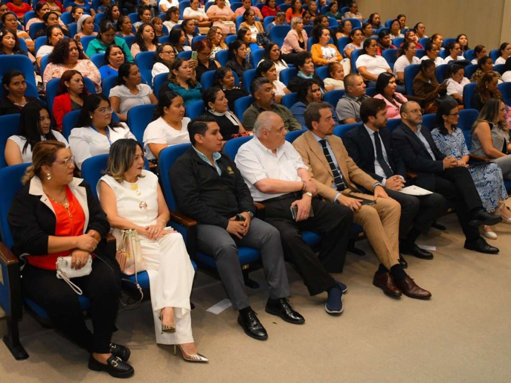 Representantes de la Unión Europea y la AECID acompañaron la entrega, resaltando el impacto del programa en la autonomía económica de las mujeres.