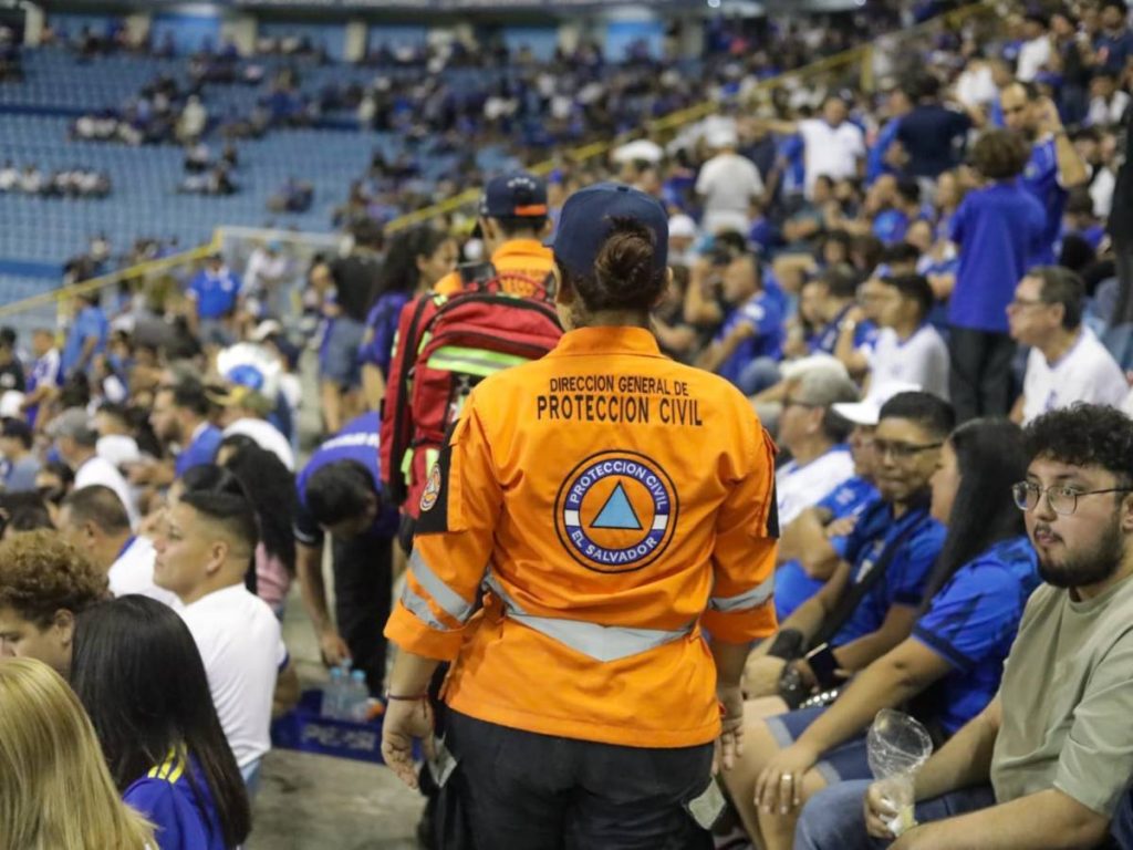 Autoridades desplegarán controles en accesos y alrededores del estadio Cuscatlán para el juego El Salvador vs Surinam.