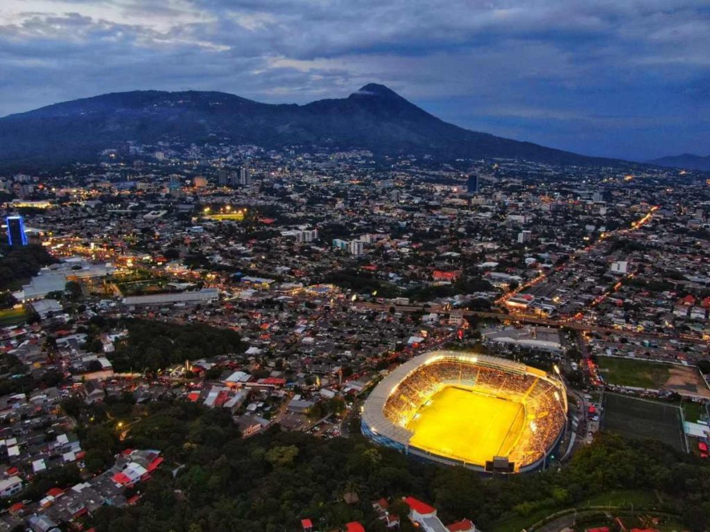 Se espera la asistencia de más de 30 mil aficionados al partido El Salvador vs Surinam en el estadio capitalino.
