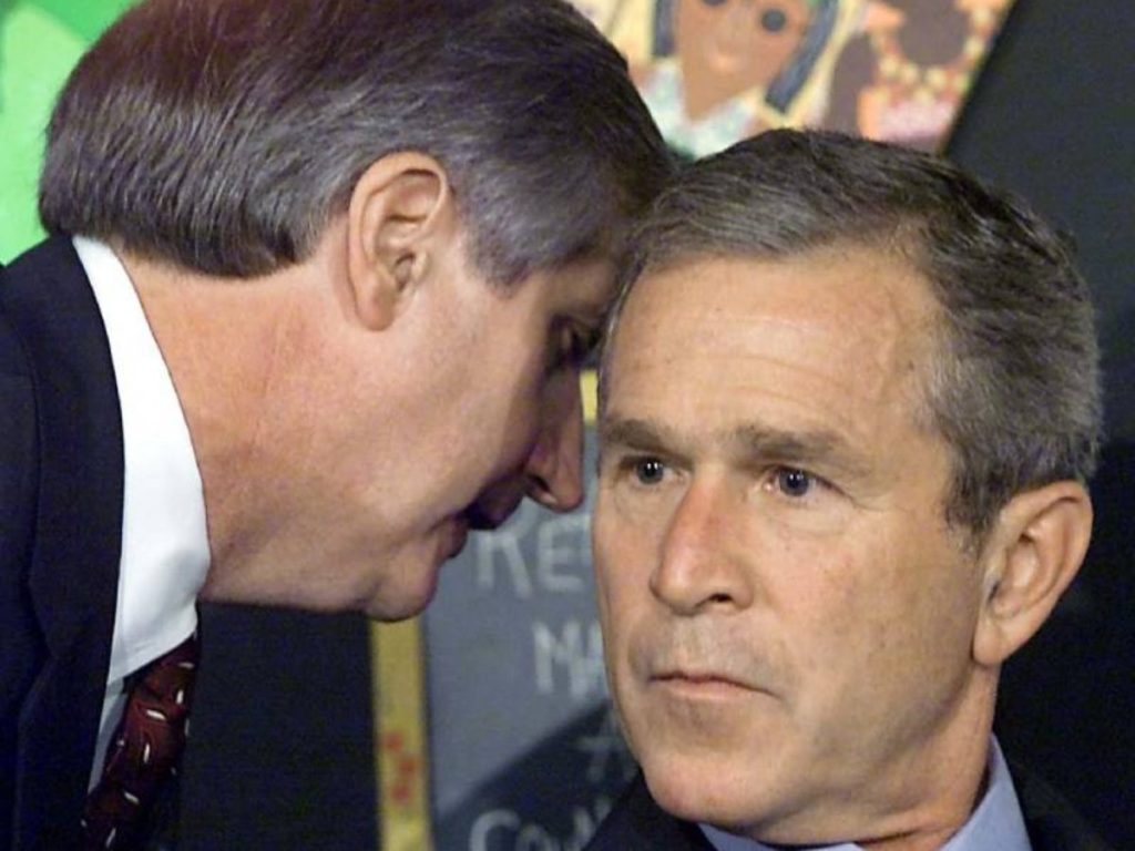 Un hombre cayendo desde los pisos más altos del World Trade Center. / AFP