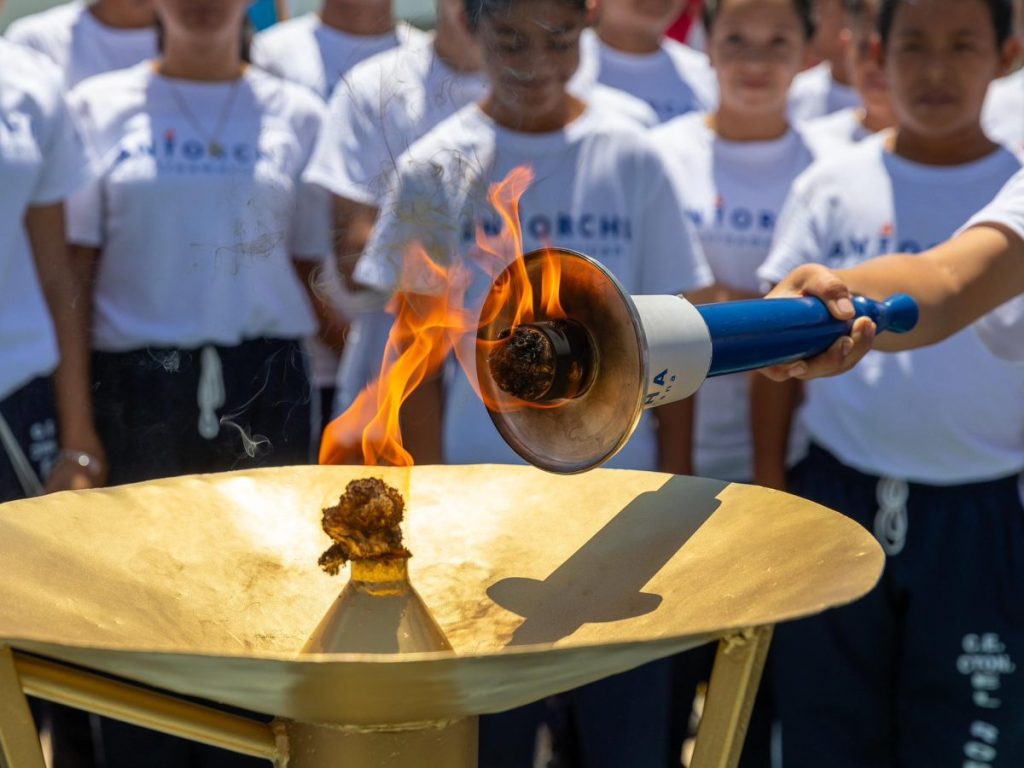 La Antorcha Centroamericana recorre el país con la participación de autoridades y estudiantes.