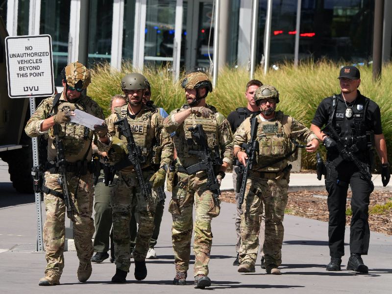 Miembros del ejército estadounidense se desplegaron en Utah, en la zona donde Charlie Kirk recibó un disparo que acabó con su vida en un evento público, este 10 de septiembre de 2025. / AFP