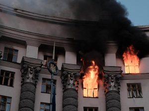 Ataque de Rusia a edificio de gobierno ruso.