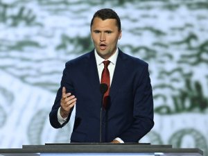 Muere Charlie Kirk, aliado de Trump, tras recibir un disparo en un evento en Utah